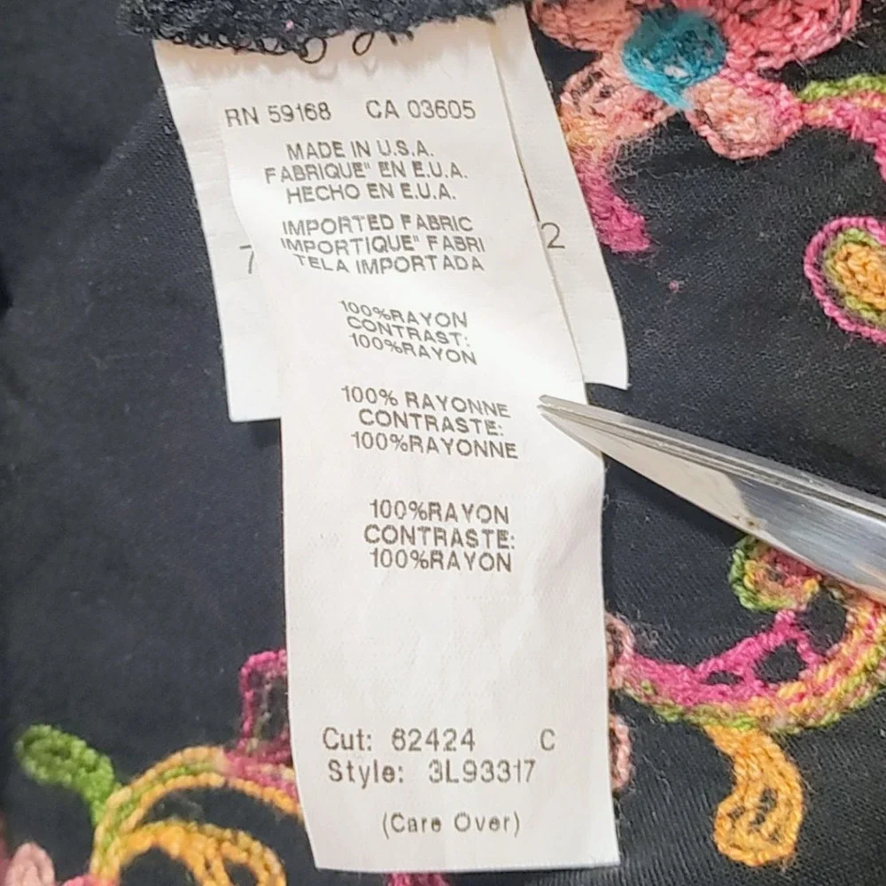Karen Kane Black Embroidered Tunic Floral Top 3/4 Sleeve Made In USA Size M - Picture 10 of 11